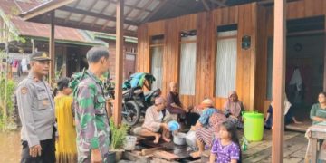 Kapolsek Sabangau Tinjau Banjir yang Melanda Bereng Bengkel