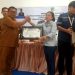Pemkab Barut Berikan Penghargaan Perusahaan Dukung Program Disnakertranskop UKM
