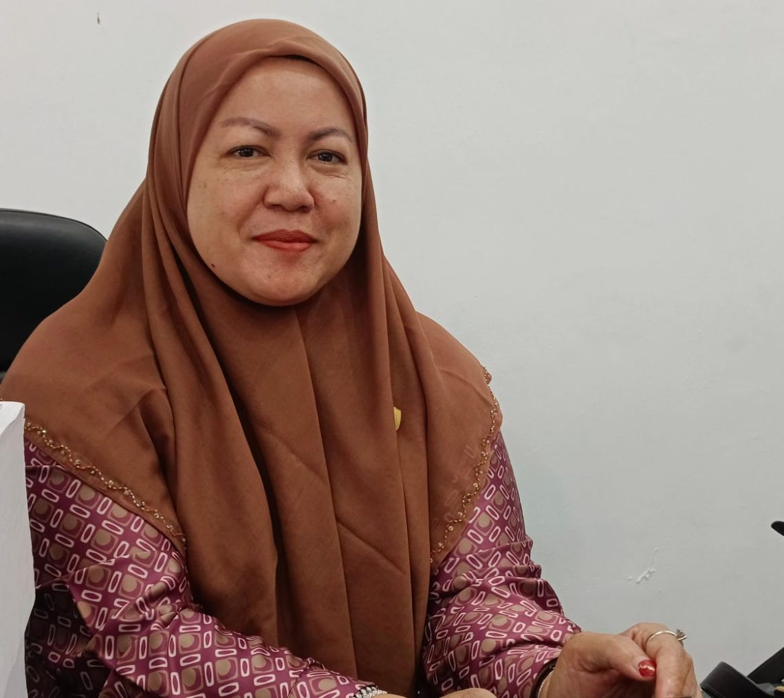 Wakil Ketua II DPRD Barut, Hj Henny Rosgiaty Rusli