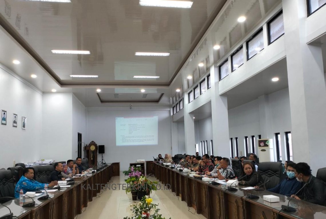 Rapat dengar pendapat DPRD Barut dengan pihak terkait