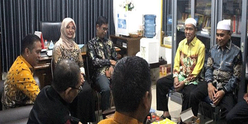 Sekretariat DPRD Kabupaten Barito Utara menerima kunjungan kerja dari DPRD Kabupaten Hulu Sungai Utara (HSU) di kantor Sekretariat DPRD setempat, Jumat (7/3/2025). Foto : Is