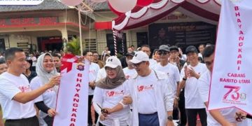 Pj. Bupati Barito Utara Ikuti Jalan Sehat HUT Ke-79 Bhayangkara