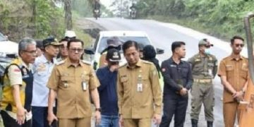 Penjabat Bupati Barito Utara Tinjau dan Cek 16 Titik Kerusakan Jalan Nasional