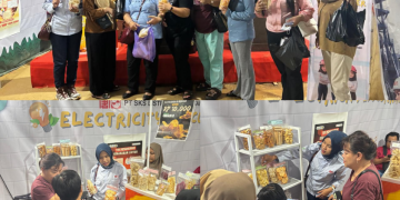 UMKM Binaan PT SKS Listrik Kalimantan Laris Manis di Bazar HUT Gumas 2025