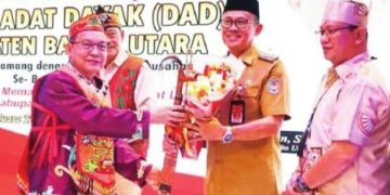 Pj Bupati Barut Resmi Buka Rapat Kerja DAD 2025, Tegaskan Sinergi Pemerintah dan Lembaga Adat