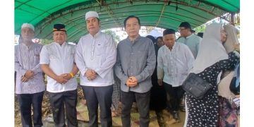 Ketua DPRD Kapuas Sampaikan Belasungkawa di Pemakaman Mantan Ketua DPRD Kapuas