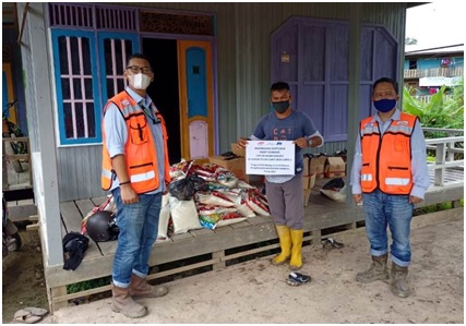 Warga Desa Lemo I dan Dusun Teluk Lihat Terima Bantuan Banjir dari PT SMM