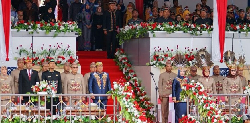 Wakil Gubernur Kalteng H Edy Pratowo saat menjadi Inspektur Upacara peringatan Hari Jadi ke75 Kabupaten Barito Utara, di Arena Tiara Batara, yang dilaksanakan pada hari Senin, 30 Juni 2025. foto: Is
