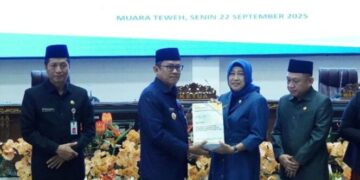 Pj Bupati Barito Utara Sampaikan RAPBD-P 2025 Senilai Rp3,46 Triliun