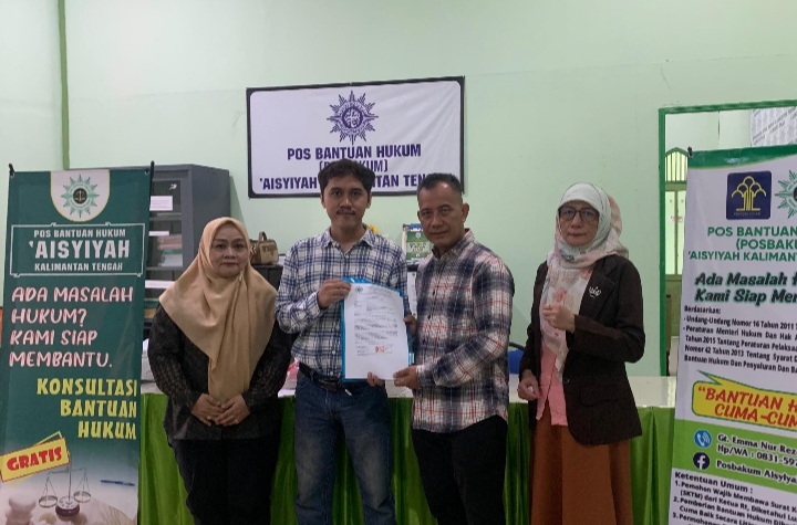 Kariswan Pratama Jaya (dua dari kiri) dan Daryana (dua dari kanan).