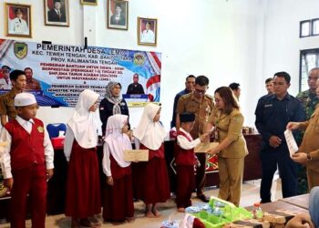 Serahkan Bantuan Siswa Berprestasi dan Subsidi Pembayaran SPT TA 2025 Untuk Wilayah Desa Lemo I