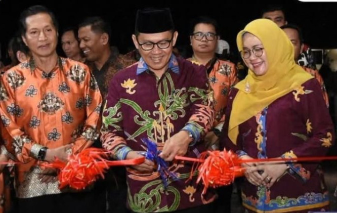 Pemerintah Kabupaten Barito Utara secara resmi membuka Batara Expo 2025 yang digelar di Eks Bandara Beringin, Muara Teweh sebagai bagian dari rangkaian peringatan HUT ke-80 Kemerdekaan RI dan Hari Jadi ke-75 Kabupaten Barito Utara pada Rabu, 13 Agustus 2025 malam. 