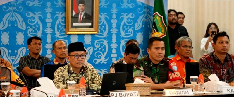 Pemkab Barito Utara ikuti Rakor secara virtual yang diselenggarakan oleh Kemenko Polhukam, di aula Rujab Bupati, Jumat (25/7/2025). Foto : Is
