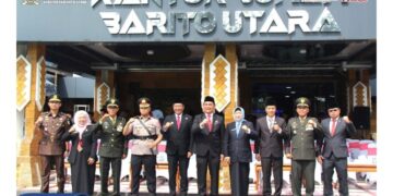 Ketua DPRD Barito Utara Hadiri Upacara Hari Pahlawan di Halaman Kantor Bupati