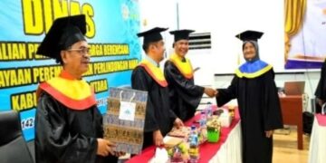 Pemkab Barut Apresiasi Wisuda Lansia Perdana Inspirasi Generasi Muda