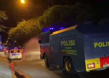 Antisipasi Balap Liar, Polisi Semprotkan Air di Lokasi Balap Liar