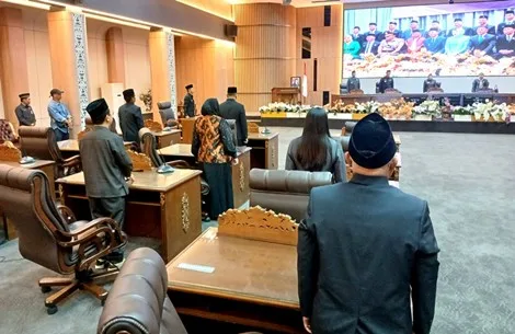 Bupati Barito Utara Sampaikan Jawaban Fraksi DPRD atas Lima Raperda Strategis