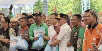 Gubernur Kalteng Salurkan Banpres Kepada Ojol dan Petugas Pelayanan Sosial
