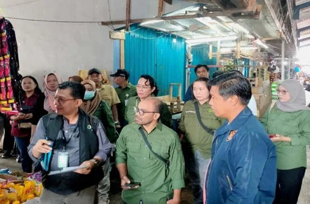Dinas Ketahanan Pangan dan Perikanan (DKPP) Kabupaten Barito Utara bersama Badan Pangan Nasional (BPN) melaksanakan pengawasan terpadu, Sabtu (7/2/2026). Foto : Is