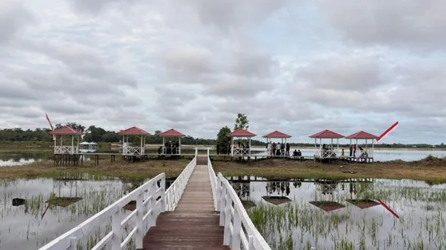 Dinas Kebudayaan, Pariwisata, Kepemudaan dan Olahraga (Disbudparpora) Barito Utara terus mempromosikan berbagai destinasi wisata unggulan, salah satunya DAM Trinsing, menjelang libur Hari Raya Idulfitri 1447 Hijriah atau Lebaran 2026. Foto : Is