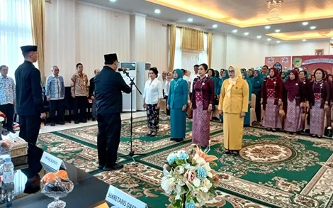 Bupati Barito Utara, H. Shalahuddin, ST., MT., secara resmi melantik pengurus Tim Penggerak PKK, Gabungan Organisasi Wanita (GOW), PP PAUD, serta Dewan Kerajinan Nasional Daerah (Dekranasda) Kabupaten Barito Utara untuk periode baru.