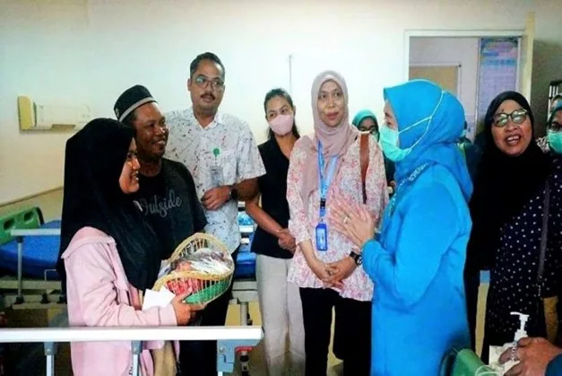 etua Tim Penggerak PKK Kabupaten Barito Utara, Hj. Maya Savitri Shalahuddin, melakukan kunjungan kerja ke Rumah Sakit Umum Daerah (RSUD) Muara Teweh, Minggu (8/2/2026). Foto : Is