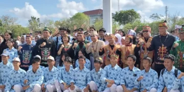 Wamendikdasmen RI Pimpin Upacara Peringatan Hardiknas Tingkat Provinsi Kalteng 2026