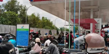 Parah, Antrean BBM di Kota Palangkaraya Hingga Mencapai 2 Km