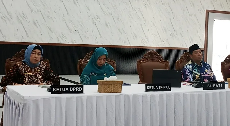 Pimpinan dan anggota DPRD Kabupaten Barito Utara menghadiri Musyawarah Perencanaan Pembangunan (Musrenbang) Rencana Kerja Pemerintah Daerah (RKPD) Tahun 2027 yang digelar di Gedung Balai Antang, Kamis (5/3/2026). Foto : Is