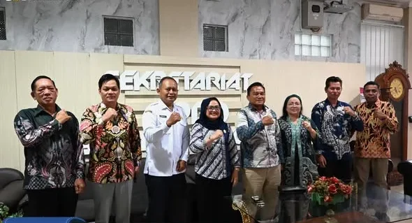 Dewan Perwakilan Rakyat Daerah (DPRD) Kabupaten Barito Utara menerima kunjungan kerja (kunker) dari DPRD Kabupaten Mahakam Ulu dalam rangka memperkuat tata kelola pemerintahan daerah yang lebih efektif.