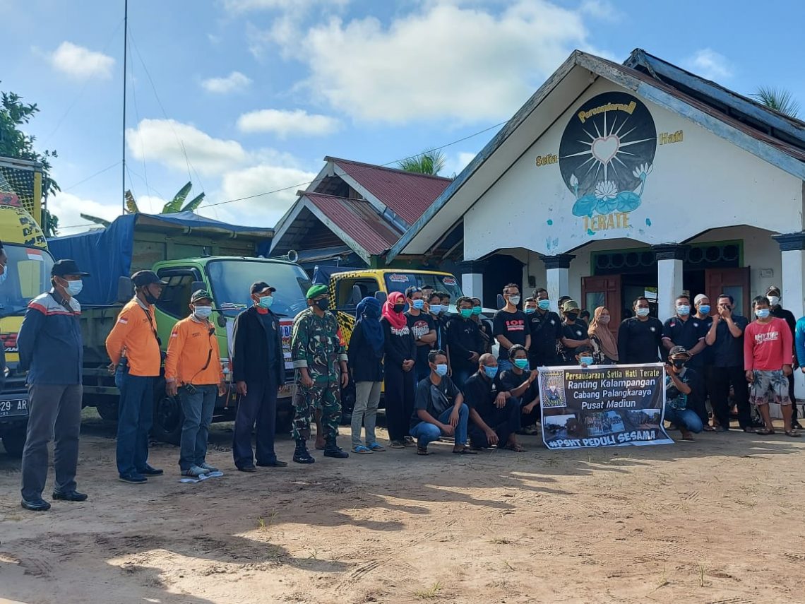 Suasana pemberangkatan bantuan korban banjir di Kalampangan, Kamis (21/1/2021). Foto : Ari