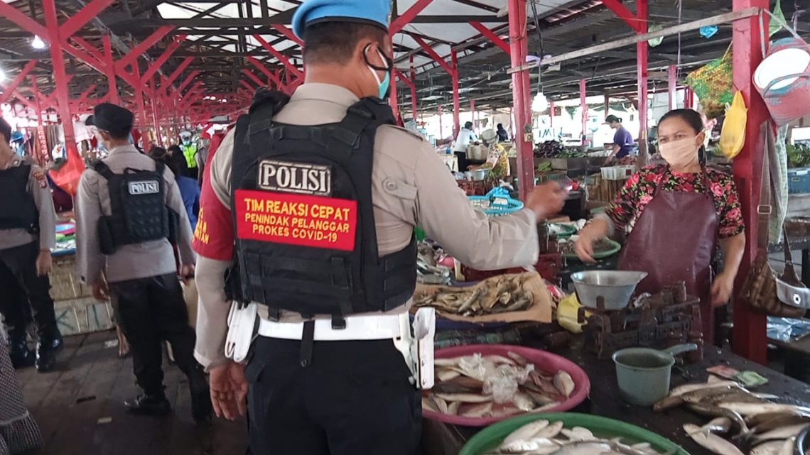 Kegiatan KRYD dalam rangka peningkatan disiplin dan penegakan protokol Kesehatan Covid-19, di Pasar Saik Kuala Pembuang, Kamis (21/01/2021). Foto : Tbn