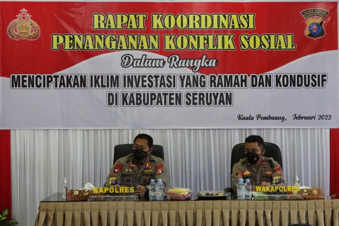 Kapolres Seruyan AKBP Gatot Istanto, S.I.K. memimpin kegiatan rapat koordinasi penanganan konflik sosial dalam rangka menciptakan iklim investasi yang ramah dan kondusif di Kabupaten Seruyan. Senin (21/02/2022).Foto : Tbn