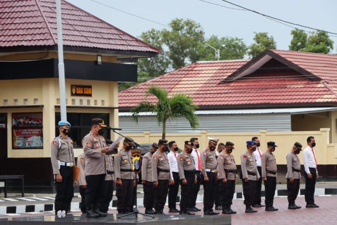 Apel  jam pimpinan dan dipimpin langsung oleh Waka Polres Seruyan, Kompol Yosef Thomas Tortet, S.Hut., S.I.K., Senin (21/02/2022).  Foto : Tbn