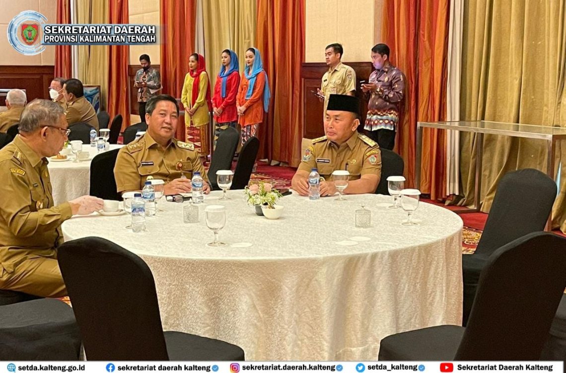 Gubernur Kalimantan Tengah, H Sugianto Sabran, didampingi Sekretaris Daerah Nuryakin dan Inspektur Provinsi Kalteng Saring, mengikuti Rapat Koordinasi Pimpinan Kementerian/Lembaga Program Pemberantasan Korupsi Pemerintah Daerah serta Peluncuran Indikator Monitoring Centre for Prevention (MCP) yang digelar di Hotel Ritz Carlton, Mega Kuningan, Jakarta, Selasa (21/3/2023). Foto : Ist