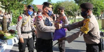Polda dan Bhayangkari Kalteng Bagikan 1.000 Paket Sembako