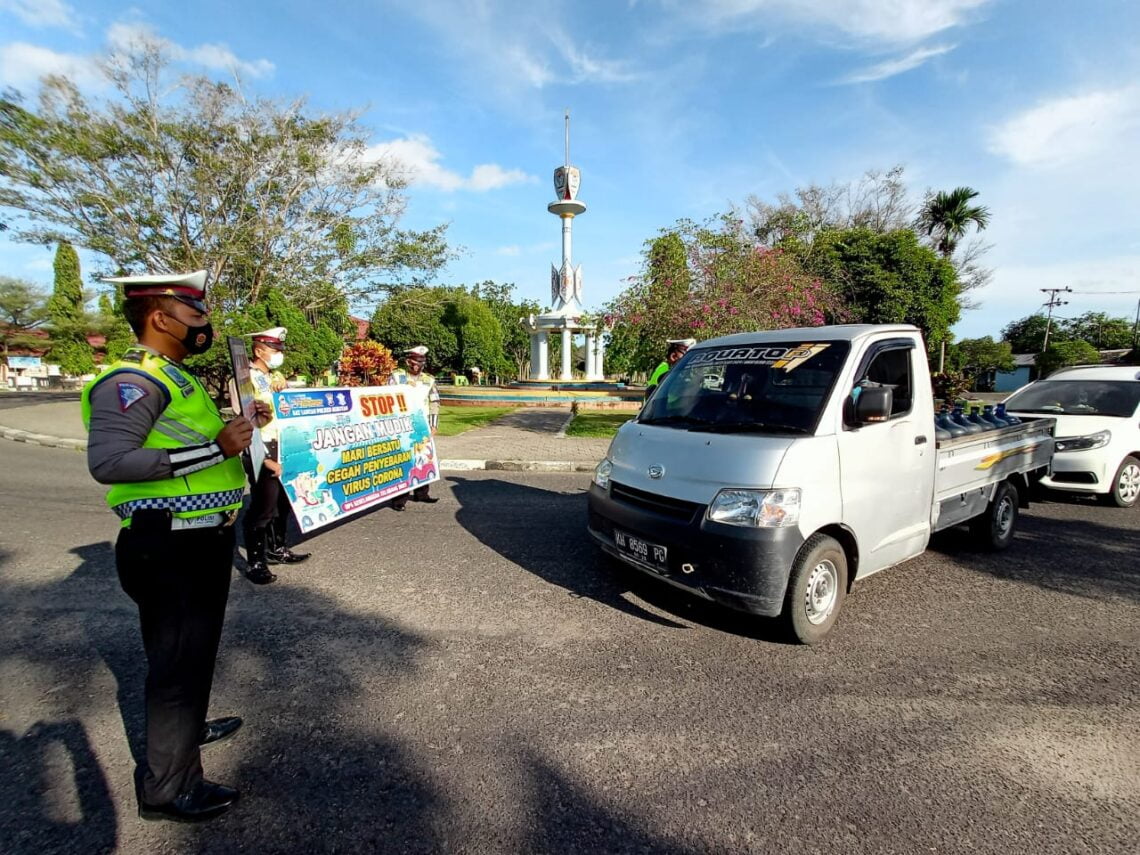 Satlantas Polres Seruyan kembali melakukan berbagai macam kegiatan yang berkaitan dengan pencegahan penyebaran Virus Corona (Covid-19),  Rabu (21/4/2021). Foto : TN