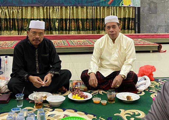 Sekda Prov. Kalteng H. Nuryakin melaksanakan iktikaf di Masjid Raya Darussalam Palangka Raya