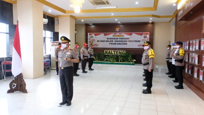 Acara kenaikan pangkat Kapolda Kalteng Irjen Dedi Prasetyo dilakukan secara virtual di Mapolda Kalteng, Rabu (20/5/2020). Foto : Tbn