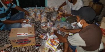 Warga G. Obos XII Dirikan Posko Donasi dan Bagikan Bantuan untuk Warga