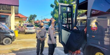 Polres Seruyan Antar Jemput Lansia Untuk Pelaksanaan Vaksinasi