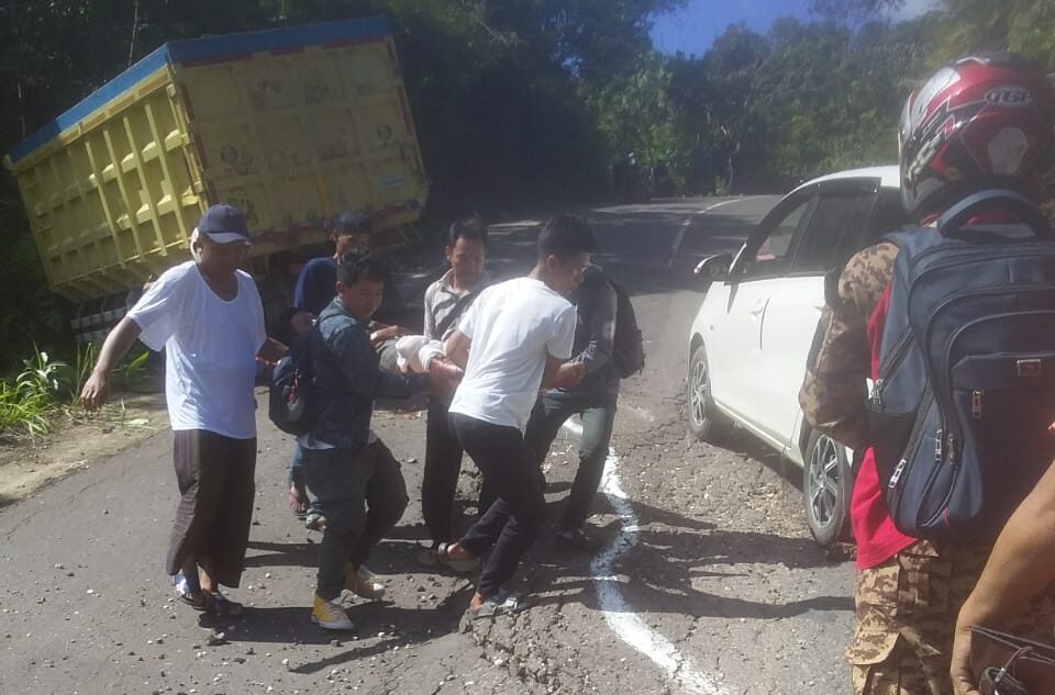 Kecelakaan lalu lintas di jalan negara (Jl Gajah Mada) Muara Laung menuju Muara Tuhup Kecamatan Laung Tuhup, Senin (20/6/2022). Foto : Kaspul