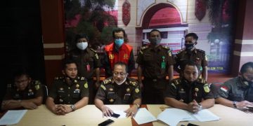 Kejati Kalteng Tahan Tersangka Tipikor Pembangunan Jalan Bandara Trinsing