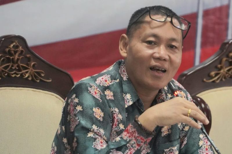 Staf Ahli (Sahli) Gubernur Kalteng Bidang Ekonomi, Keuangan, dan Pembangunan Yuas Elko memimpin Rapat Persiapan Peringatan Hari Ulang Tahun (HUT) ke-78 Kemerdekaan Republik Indonesia (RI) Tahun 2023 tingkat Provinsi Kalimantan Tengah (Prov.Kalteng), bertempat di Aula Eka Hapakat, Kantor Gubernur Kalteng, Jumat (21/7/2023). Foto : Ist/mmc