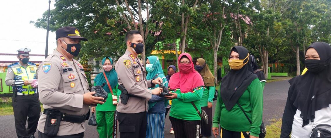 Kapolres Seruyan AKBP Bayu Wicaksono, S.H., S.I.K., M.Si melaksanakan kegiatan Bhakti Sosial Polres Seruyan kepada masyarakat Kabupaten Seruyan. Foto : Tbn