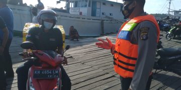 Sambang Masyarakat Pesisir DAS Seruyan Satpolairud Ingatkan Warga Cegah Virus Corona