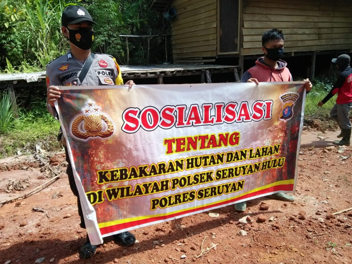 Polsek Seruyan Hulu melakukan sosialisasi terkait Illegal Logging sekaligus bahaya perambahan hutan di Desa Tumbang Setawai Kecamatan Seruyan Hulu Kabupaten Seruyan Provinsi Kalteng, Jumat (22/01/2021) pagi. Foto : Tbn