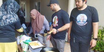 Ganjar Milenial Center Kalteng Latih Masyarakat Membuat Kue Curos