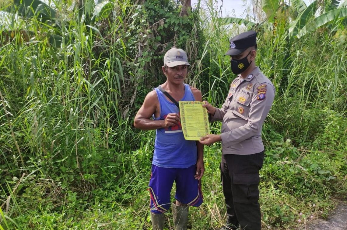 Polsek Seruyan Hilir melakukan patroli sambang sekaligus sosialisasi Maklumat Kapolda Kalteng di Kelurahan Kuala Pembuang II Kec.Seruyan Hilir  Kab. Seruyan Prop. Kalteng, Senin (22/03/2021) siang. Foto : Tbn