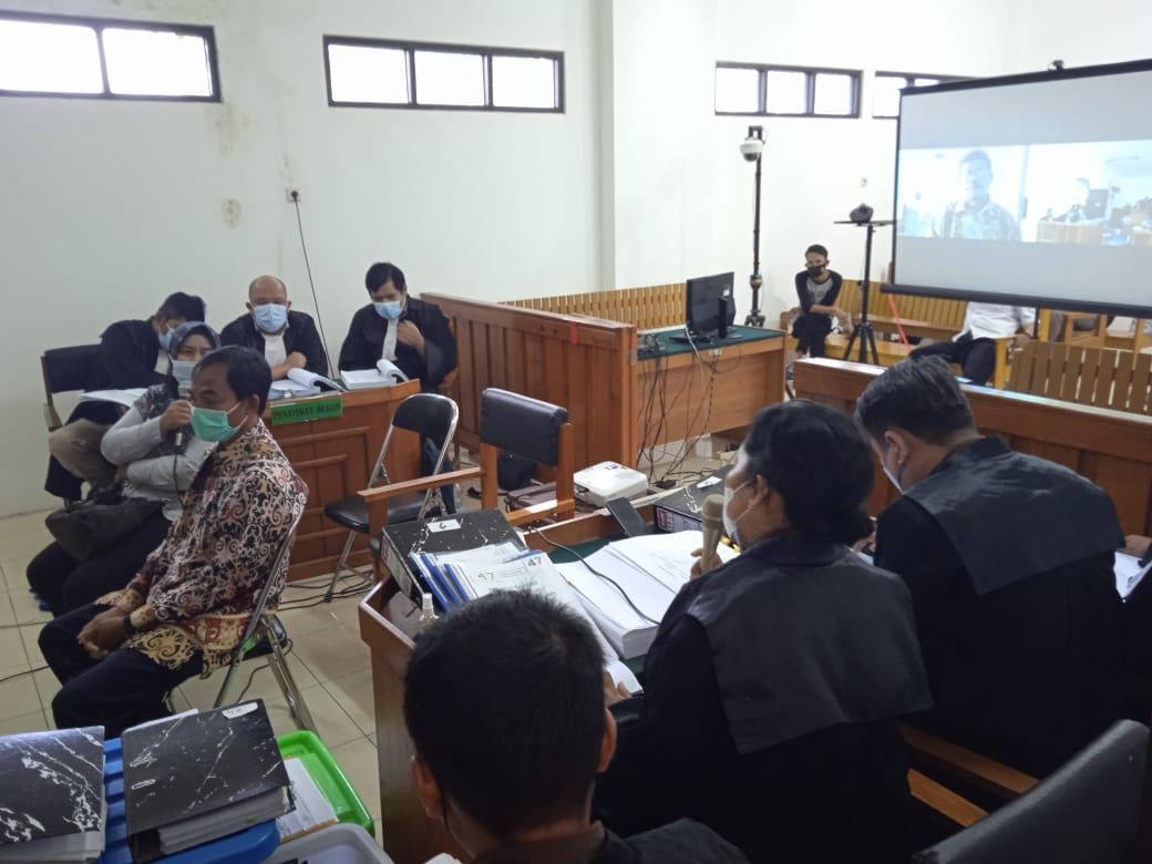SIDANG - Suasana sidang kasus korupsi PDAM Kabupaten Kapuas sebelumnya. Foto : Ari